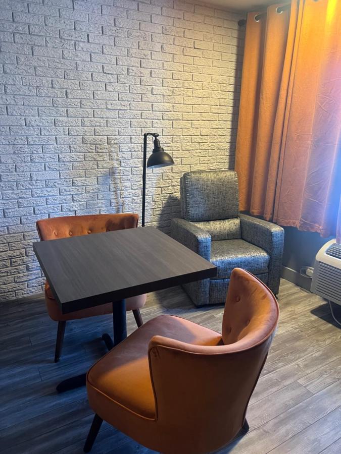 몽로리에 Complexe Dix80 모텔 외부 사진